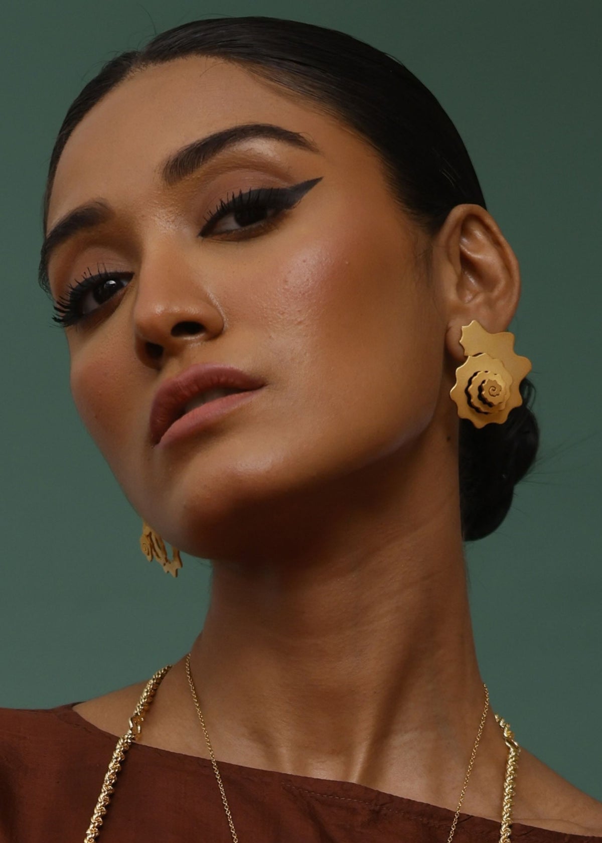 3-dimensional, spiral, matte-finish stud hoops