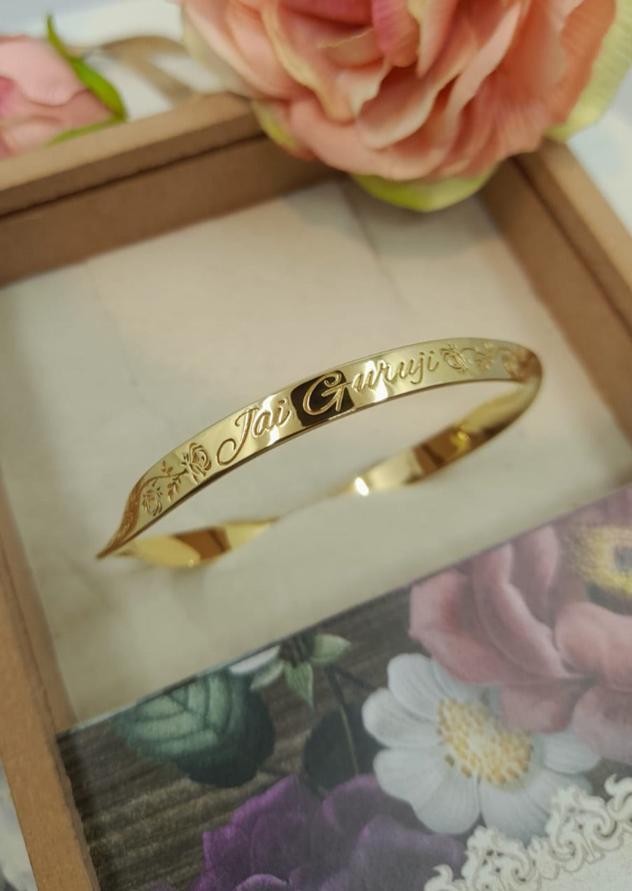 Shukrana Guruji Bangle - English