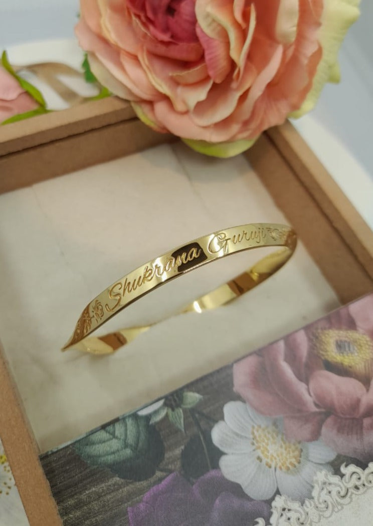 Shukrana Guruji Bangle - English