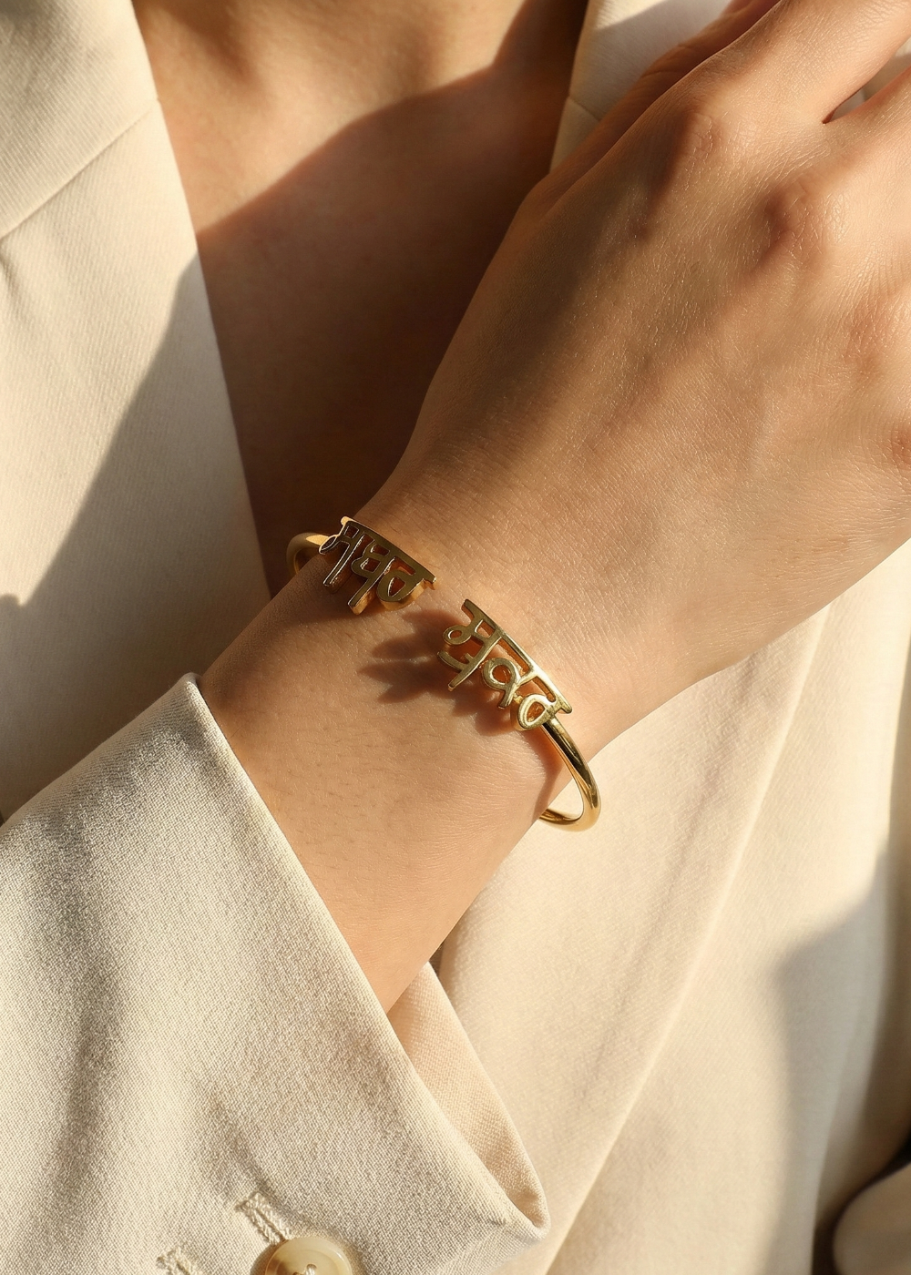 Sabr Shukr everyday workwear Bangle in Arabic, Gurmukhi and Devnagri in sterling silver and 18k gold by indian jewellery designer eina ahluwalia