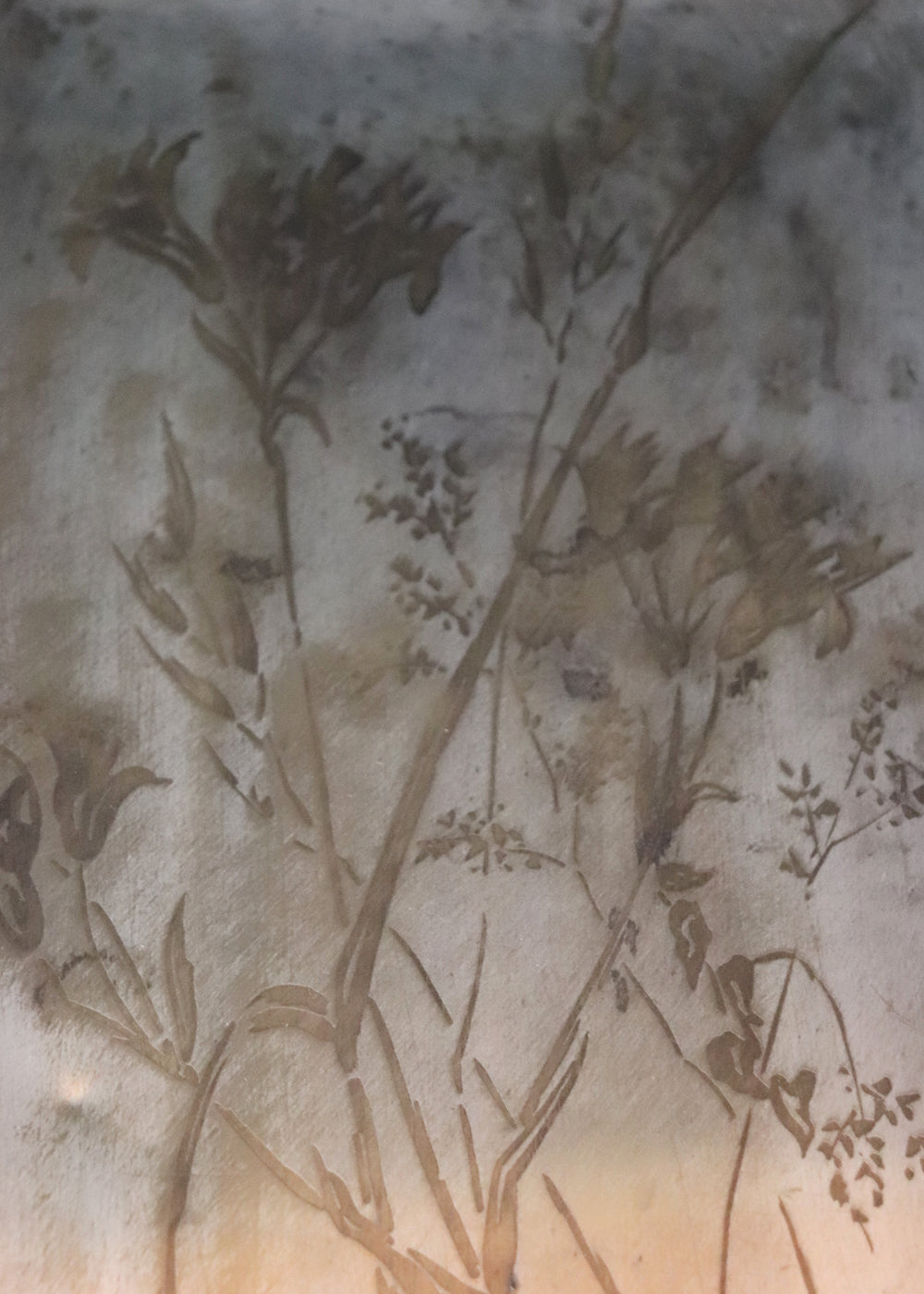Vintage Japanese wall panel featuring the wild autumn grass influenced by the Rinpa art movement. It is made in the Taishō Style with Sumi ink over hand-oxidized silver-leaf ground (Yakibaku & Ibushigin). The panel has raised edges and an integrated hanging loop at the back. It is in beautiful vintage condition with age-appropriate surface scuffs, and has no structural compromises. Most likely from the mid 1900s, Japan.