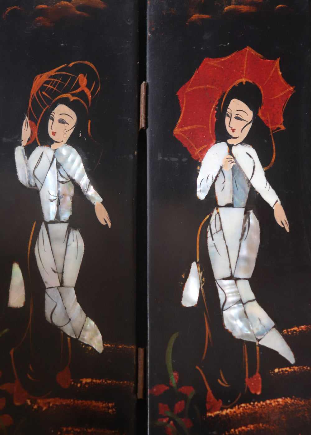Vintage Vietnamese tabletop folding screen