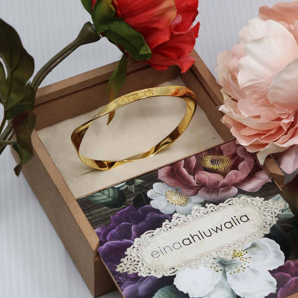 Naam Japo, Kirat Karo, Vand Chhako Bangle - Gurmukhi