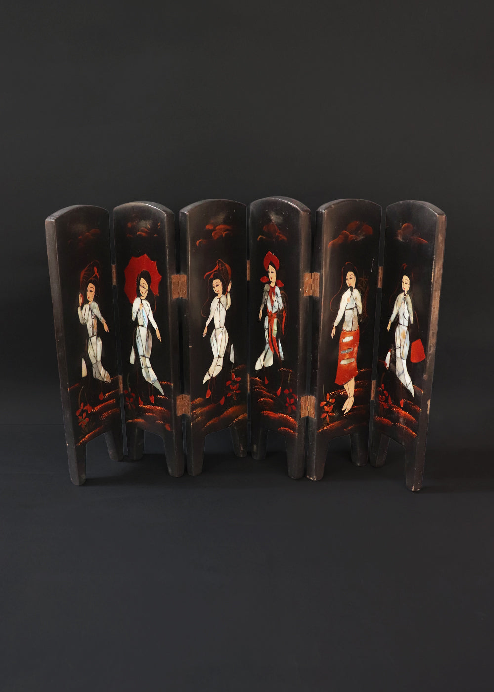 Vintage Vietnamese tabletop folding screen