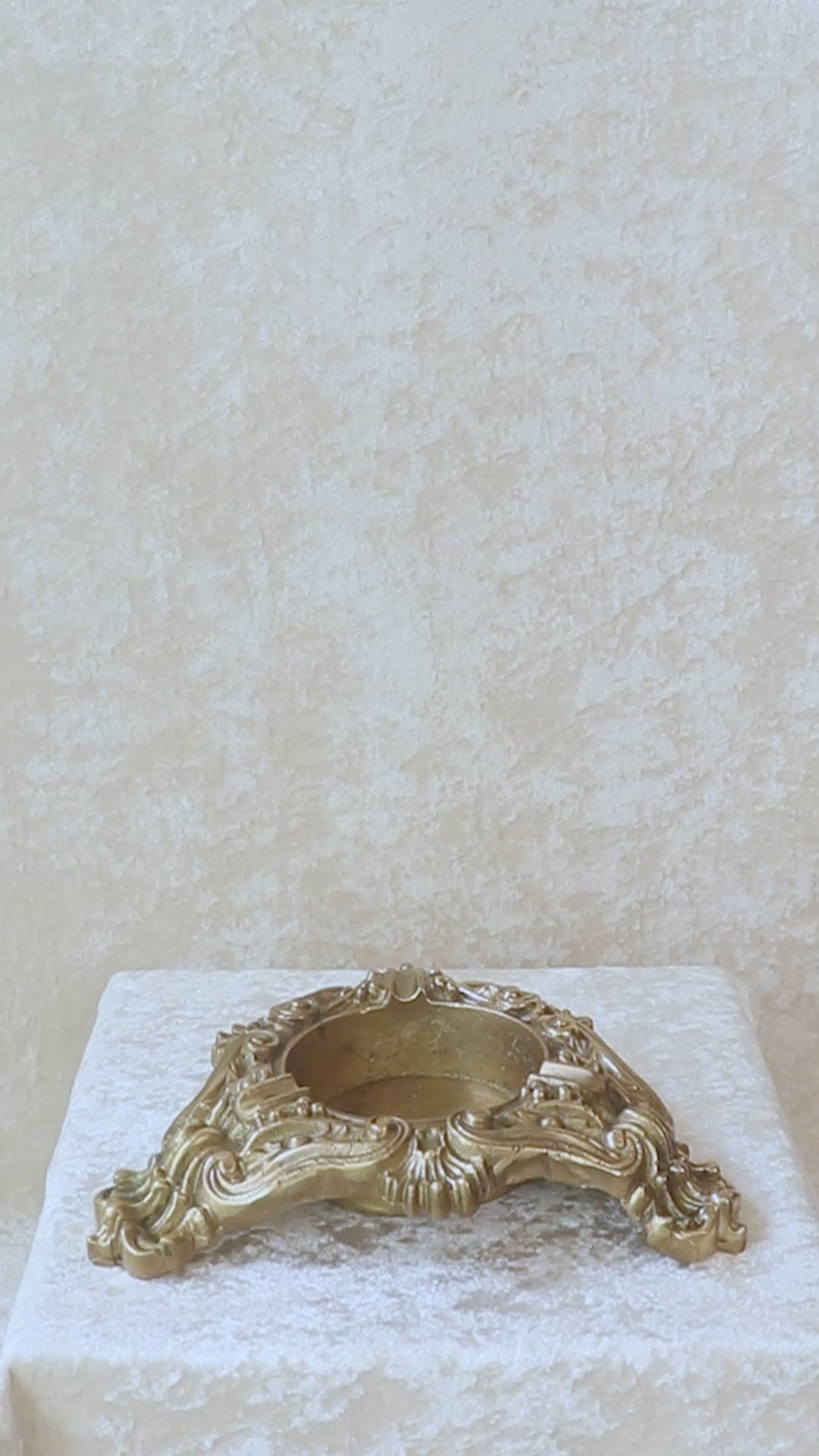 Vintage heavy cast brass ashtray is almost 2 kg in weight. The triangular body is ornamented in Baroque style with elaborate scrollwork, floral reliefs, acanthus leaves and rocaille shells. It has three integrated cigarette rests and a central bowl for the Ash. Should be from the mid 1900s, France.
