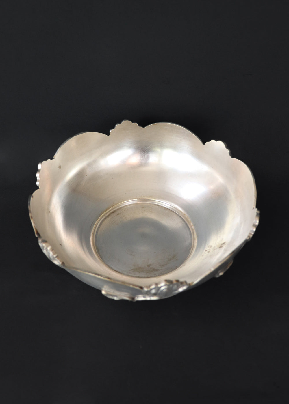 Beautiful silver-plated Art Nouveau bowl decorated with water lilies. The curvaceous floral and vine are cast and applied on the scalloped rim and sides of the bow and are classic art nouveau. This is a perfect fruit bowl or center piece. Made in France, early 1900s.