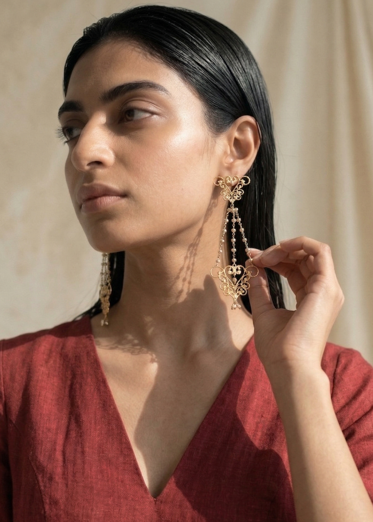 womb_motif_chandelier_earrings_with_pearls_by_indian_designer_jewellery_artist_eina_ahluwalia